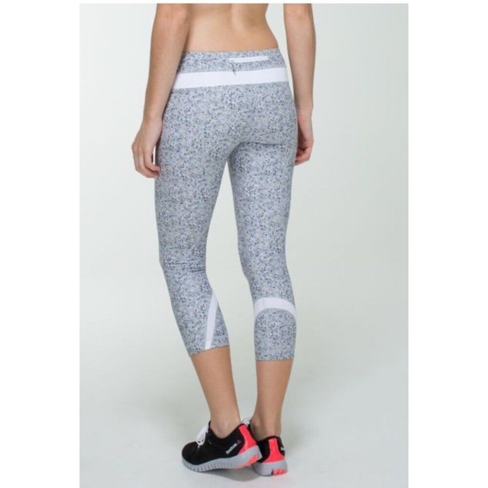 Lululemon Run Inspire Crop II Leggings Womens Size 6 Gray Floral Print Gym Yoga